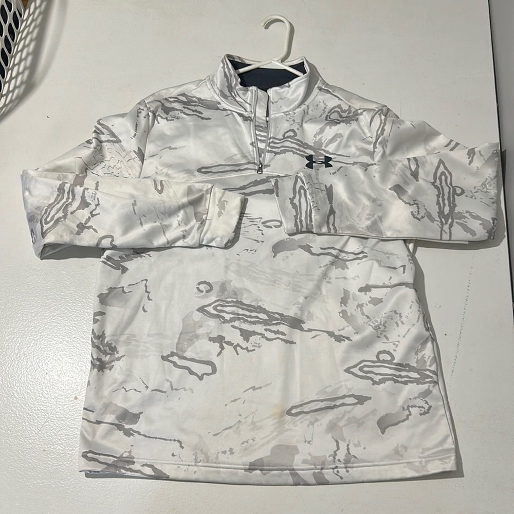 Has a small stain on the bottom front - great condition otherwise.